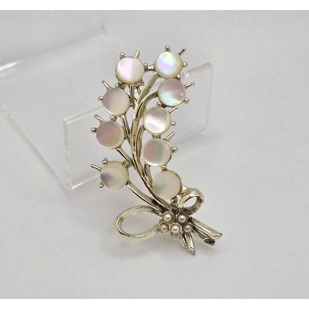 Vintage Brooch Mother Of Pearl Goldtone Floral Pin Dainty Cottagecore Retro Twee - Picture 2 of 12